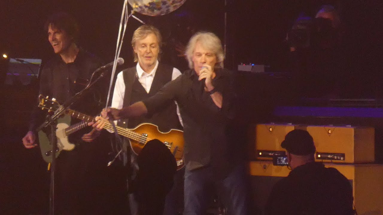 "Happy 80th Birthday Paul" Paul McCartney & Jon Bon Jovi@East Rutherford, NJ 6/16/22 – Birthday Songs